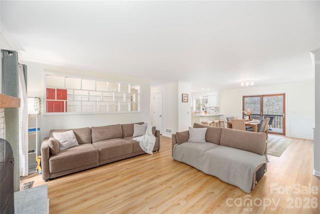 239 Stonebrook Drive, Hendersonville, NC 28791