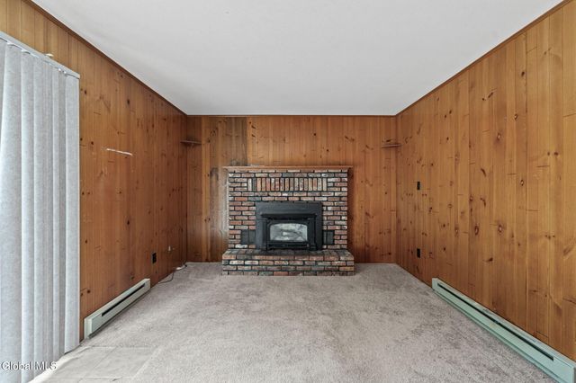 756 Hampshire Seat, Niskayuna, NY 12309