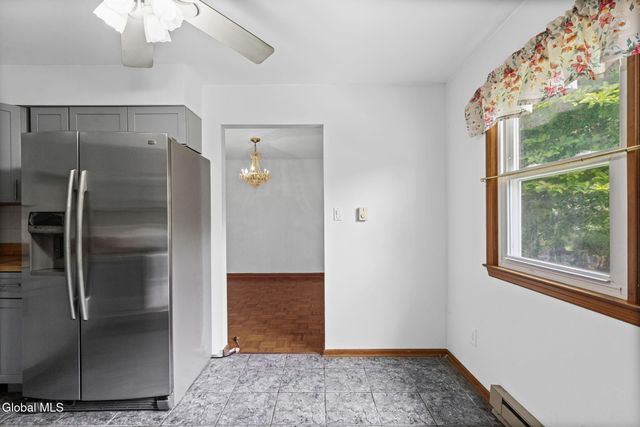 756 Hampshire Seat, Niskayuna, NY 12309