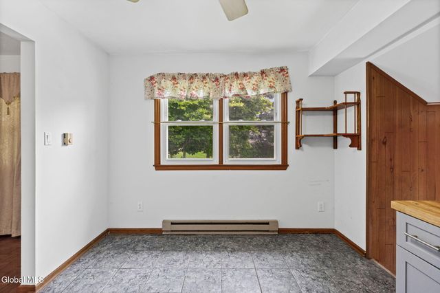 756 Hampshire Seat, Niskayuna, NY 12309
