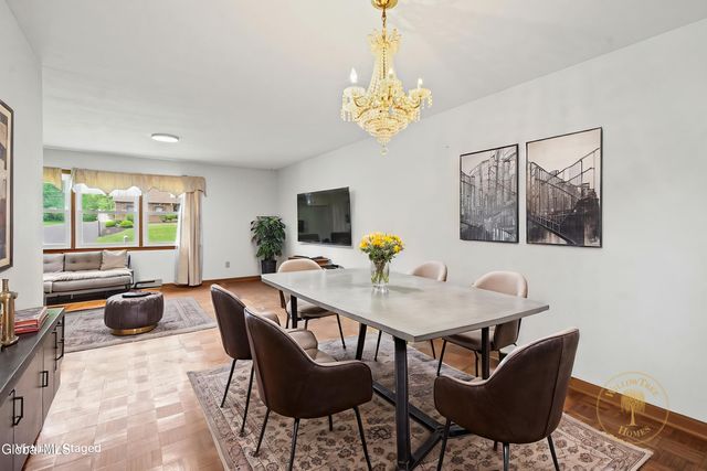 756 Hampshire Seat, Niskayuna, NY 12309