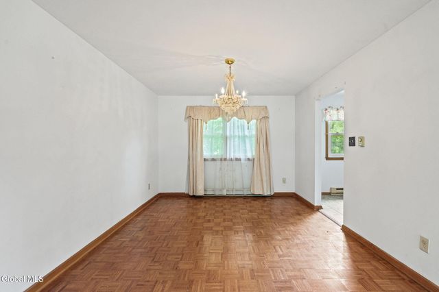 756 Hampshire Seat, Niskayuna, NY 12309
