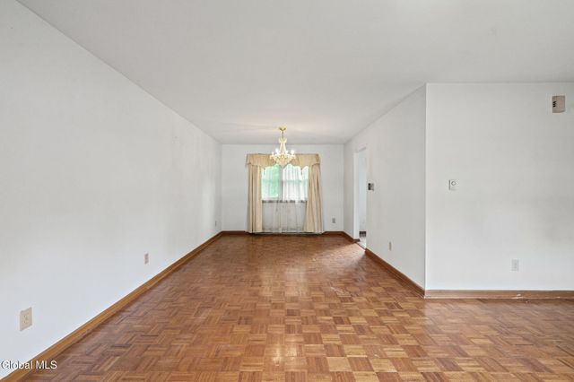 756 Hampshire Seat, Niskayuna, NY 12309