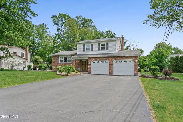 756 Hampshire Seat, Niskayuna, NY 12309