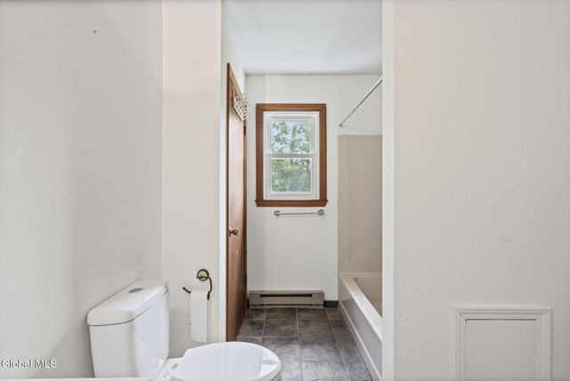 756 Hampshire Seat, Niskayuna, NY 12309