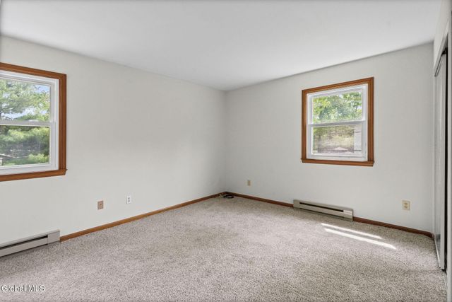 756 Hampshire Seat, Niskayuna, NY 12309