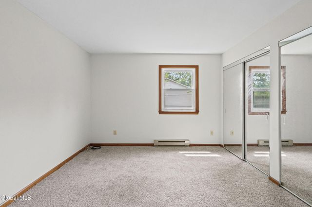 756 Hampshire Seat, Niskayuna, NY 12309