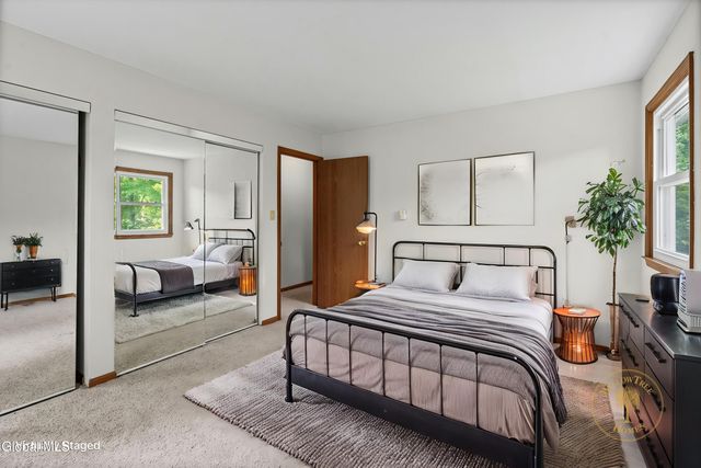756 Hampshire Seat, Niskayuna, NY 12309