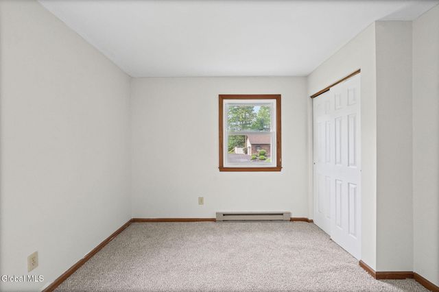 756 Hampshire Seat, Niskayuna, NY 12309