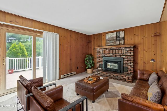 756 Hampshire Seat, Niskayuna, NY 12309