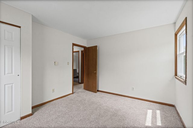756 Hampshire Seat, Niskayuna, NY 12309