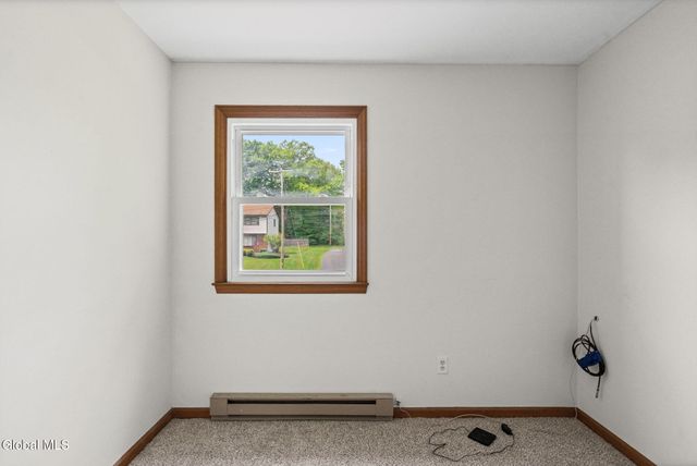 756 Hampshire Seat, Niskayuna, NY 12309