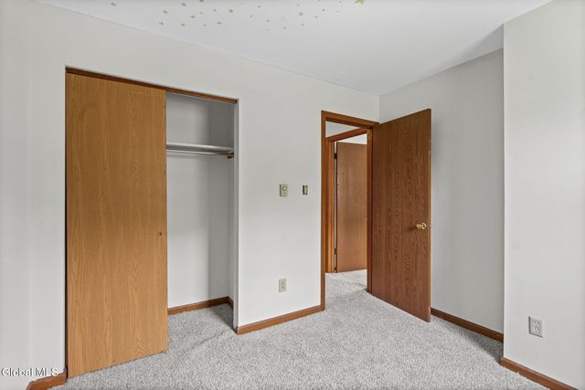 756 Hampshire Seat, Niskayuna, NY 12309