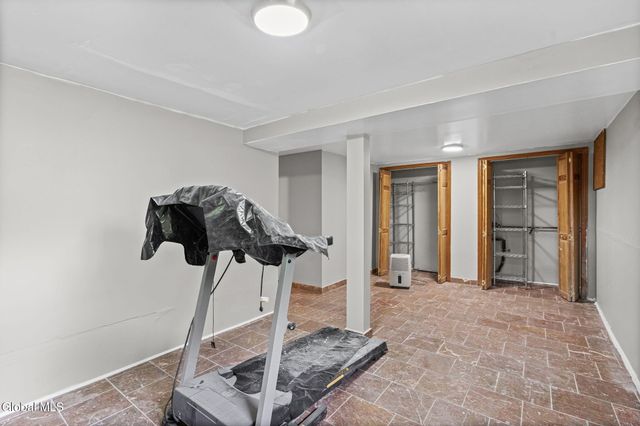 756 Hampshire Seat, Niskayuna, NY 12309