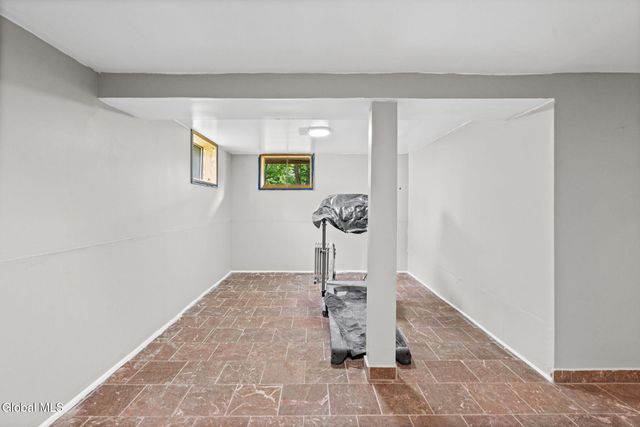 756 Hampshire Seat, Niskayuna, NY 12309