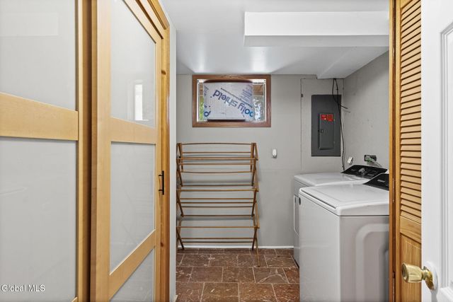 756 Hampshire Seat, Niskayuna, NY 12309
