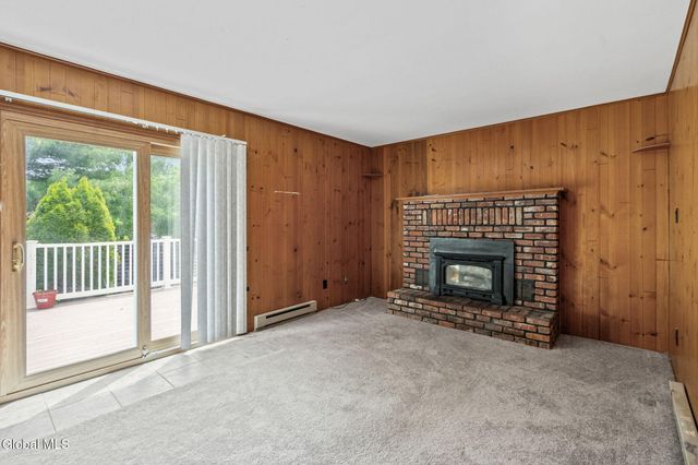 756 Hampshire Seat, Niskayuna, NY 12309