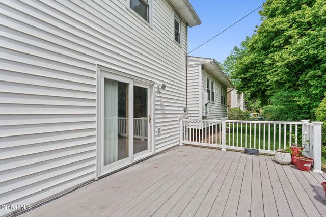 756 Hampshire Seat, Niskayuna, NY 12309
