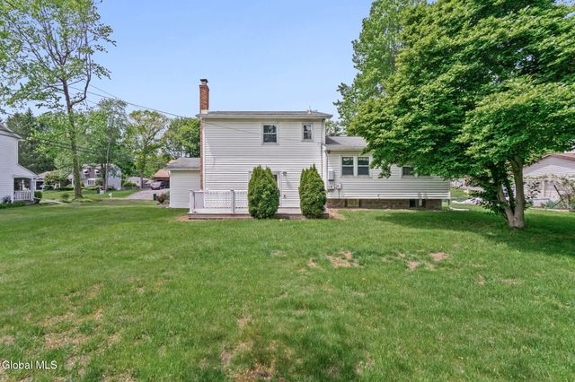 756 Hampshire Seat, Niskayuna, NY 12309