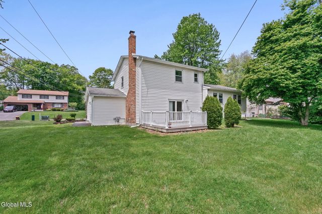 756 Hampshire Seat, Niskayuna, NY 12309