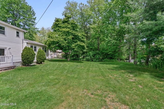 756 Hampshire Seat, Niskayuna, NY 12309