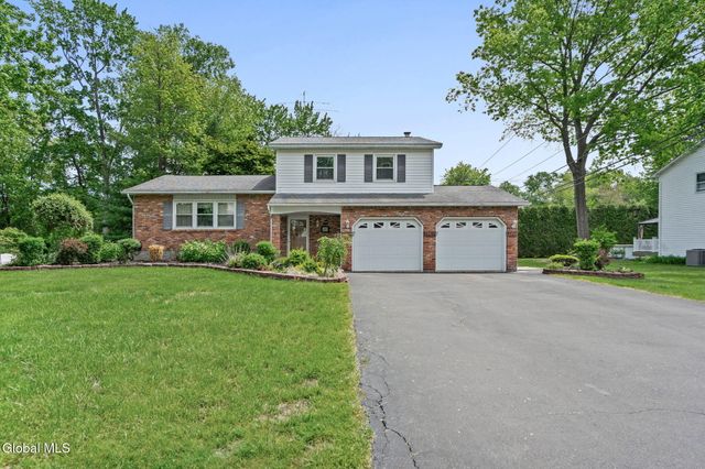 756 Hampshire Seat, Niskayuna, NY 12309