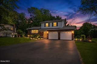 756 Hampshire Seat, Niskayuna, NY 12309