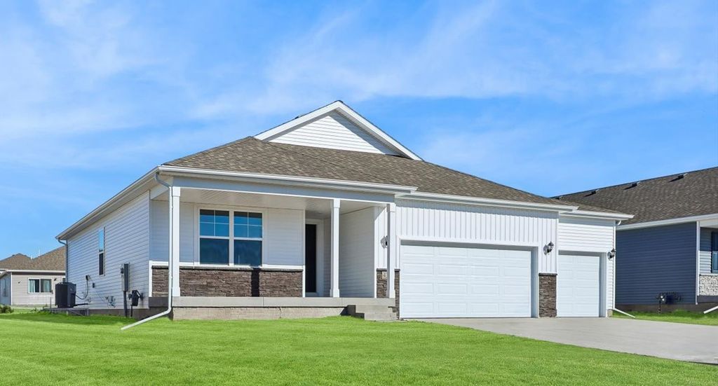 1025 Hemlock Lane, Waukee, IA 50263