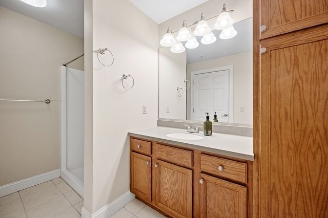 7 Crescent Way 209, Sturbridge, MA 01566