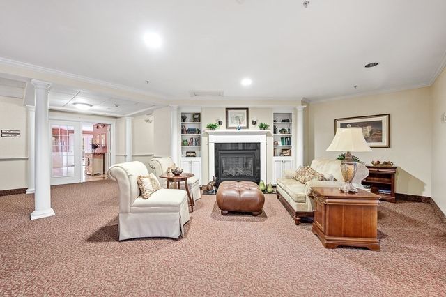 7 Crescent Way 209, Sturbridge, MA 01566