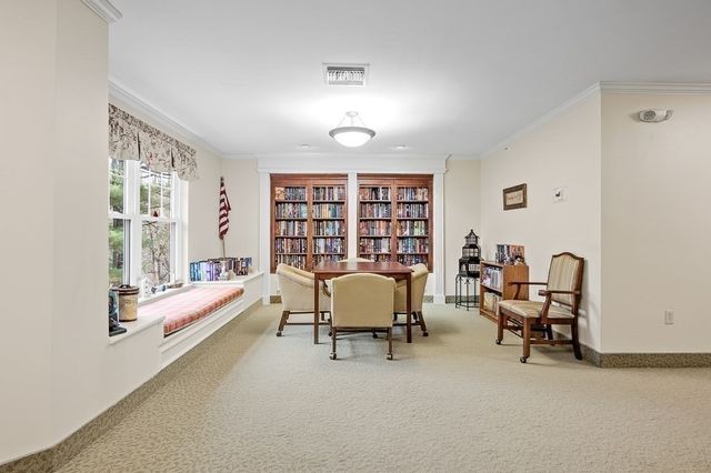 7 Crescent Way 209, Sturbridge, MA 01566