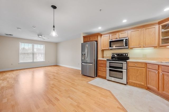 7 Crescent Way 209, Sturbridge, MA 01566