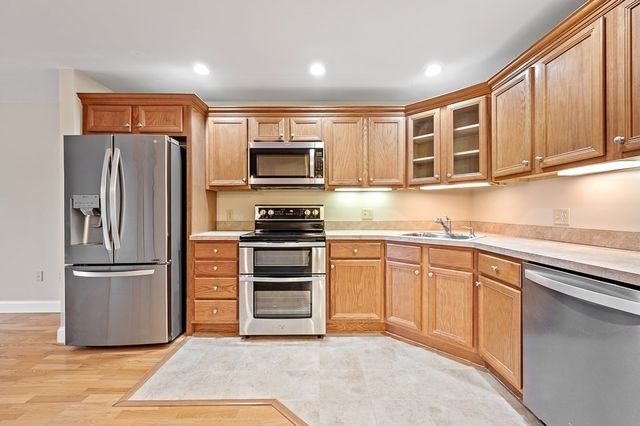 7 Crescent Way 209, Sturbridge, MA 01566