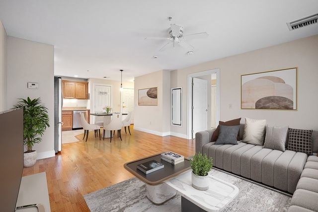 7 Crescent Way 209, Sturbridge, MA 01566