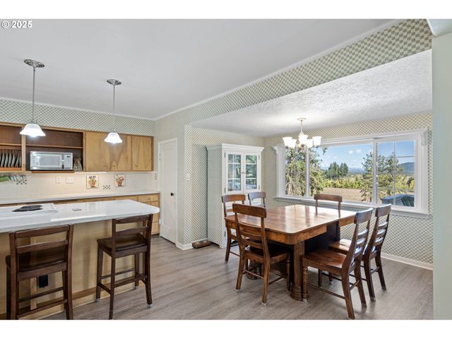 82044 MAHR Ln, Creswell, OR 97426