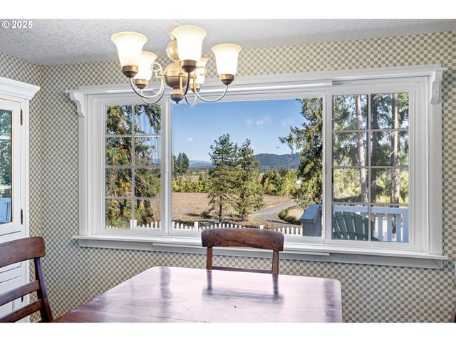 82044 MAHR Ln, Creswell, OR 97426