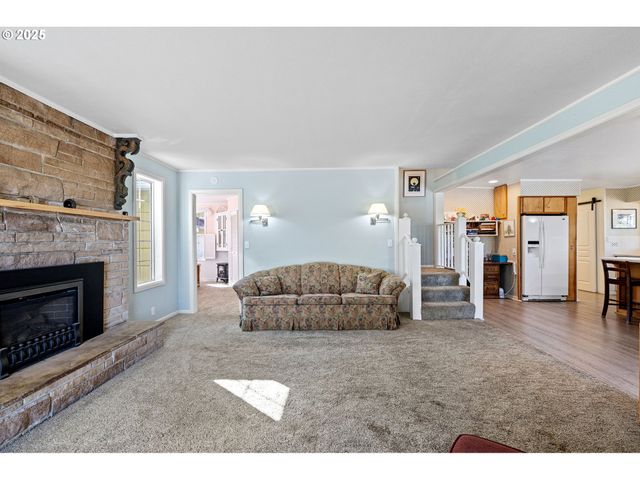 82044 MAHR Ln, Creswell, OR 97426