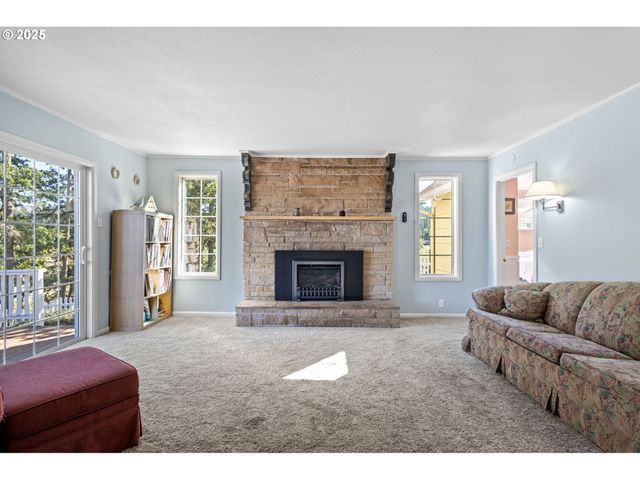 82044 MAHR Ln, Creswell, OR 97426