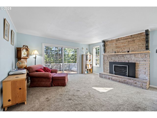 82044 MAHR Ln, Creswell, OR 97426