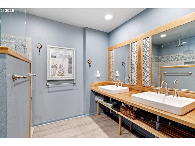 82044 MAHR Ln, Creswell, OR 97426