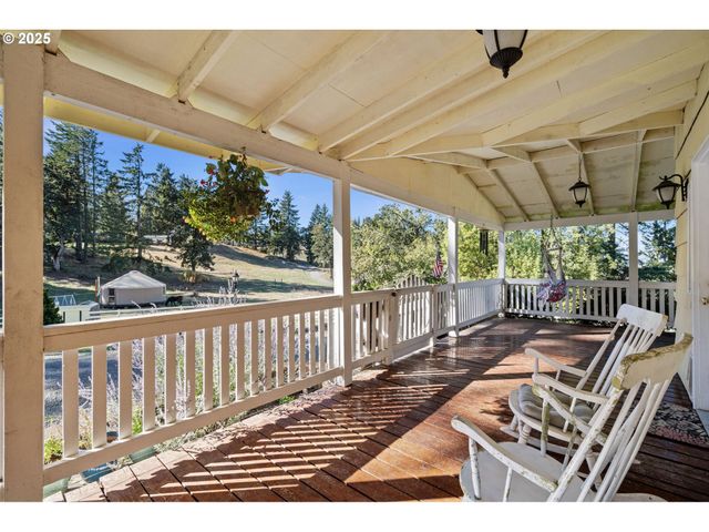 82044 MAHR Ln, Creswell, OR 97426