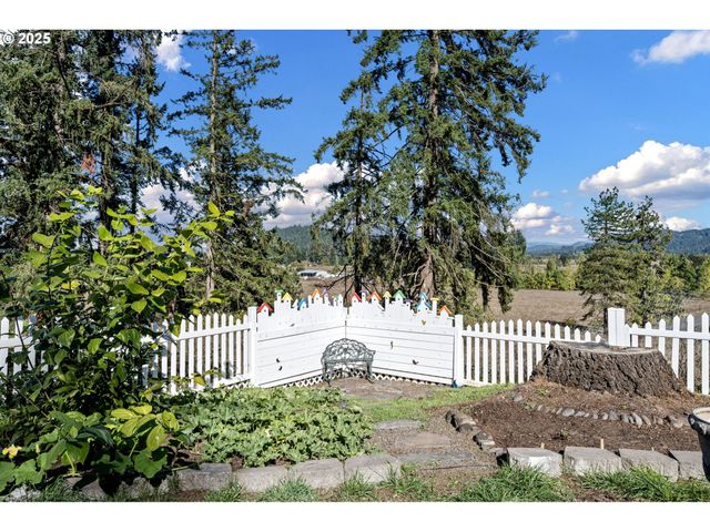 82044 MAHR Ln, Creswell, OR 97426