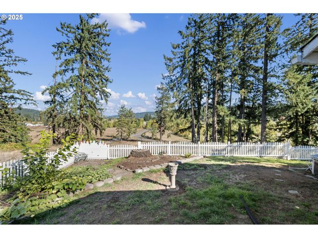 82044 MAHR Ln, Creswell, OR 97426