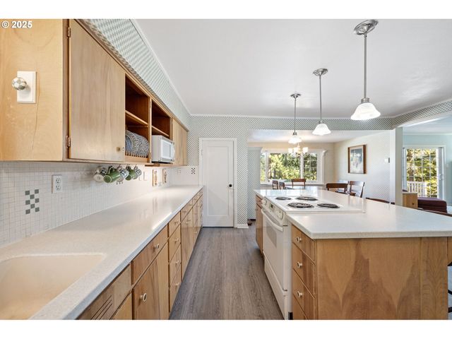 82044 MAHR Ln, Creswell, OR 97426