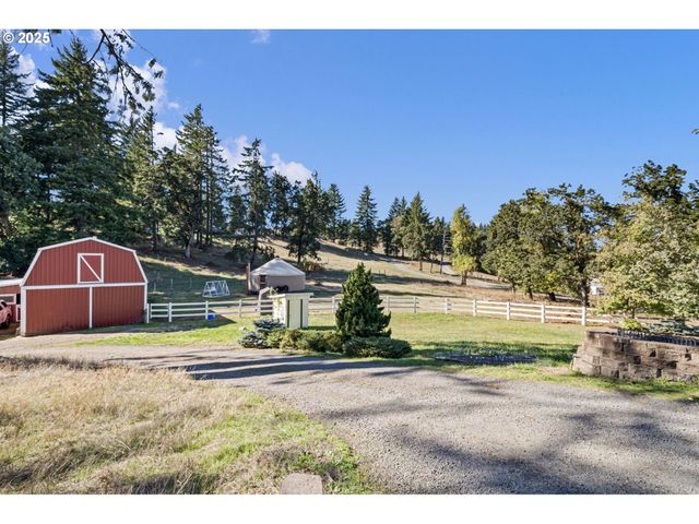 82044 MAHR Ln, Creswell, OR 97426