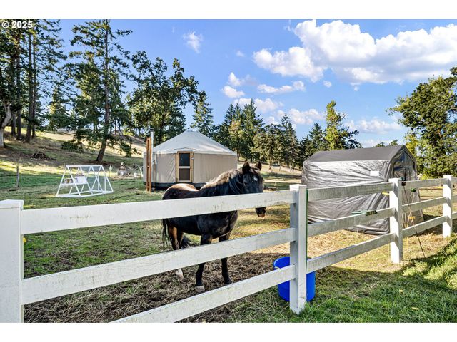 82044 MAHR Ln, Creswell, OR 97426