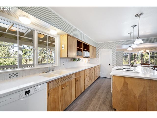 82044 MAHR Ln, Creswell, OR 97426