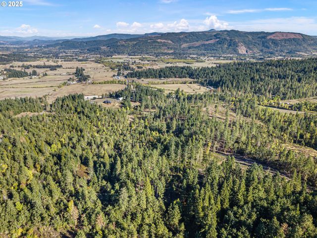 82044 MAHR Ln, Creswell, OR 97426