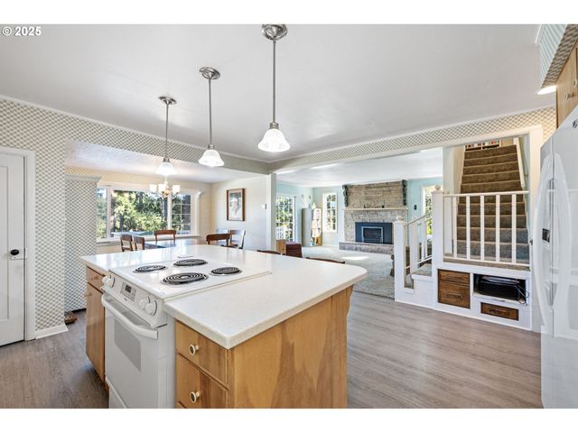 82044 MAHR Ln, Creswell, OR 97426