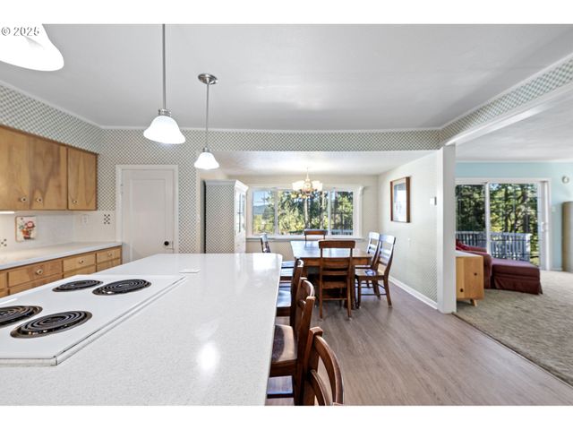 82044 MAHR Ln, Creswell, OR 97426